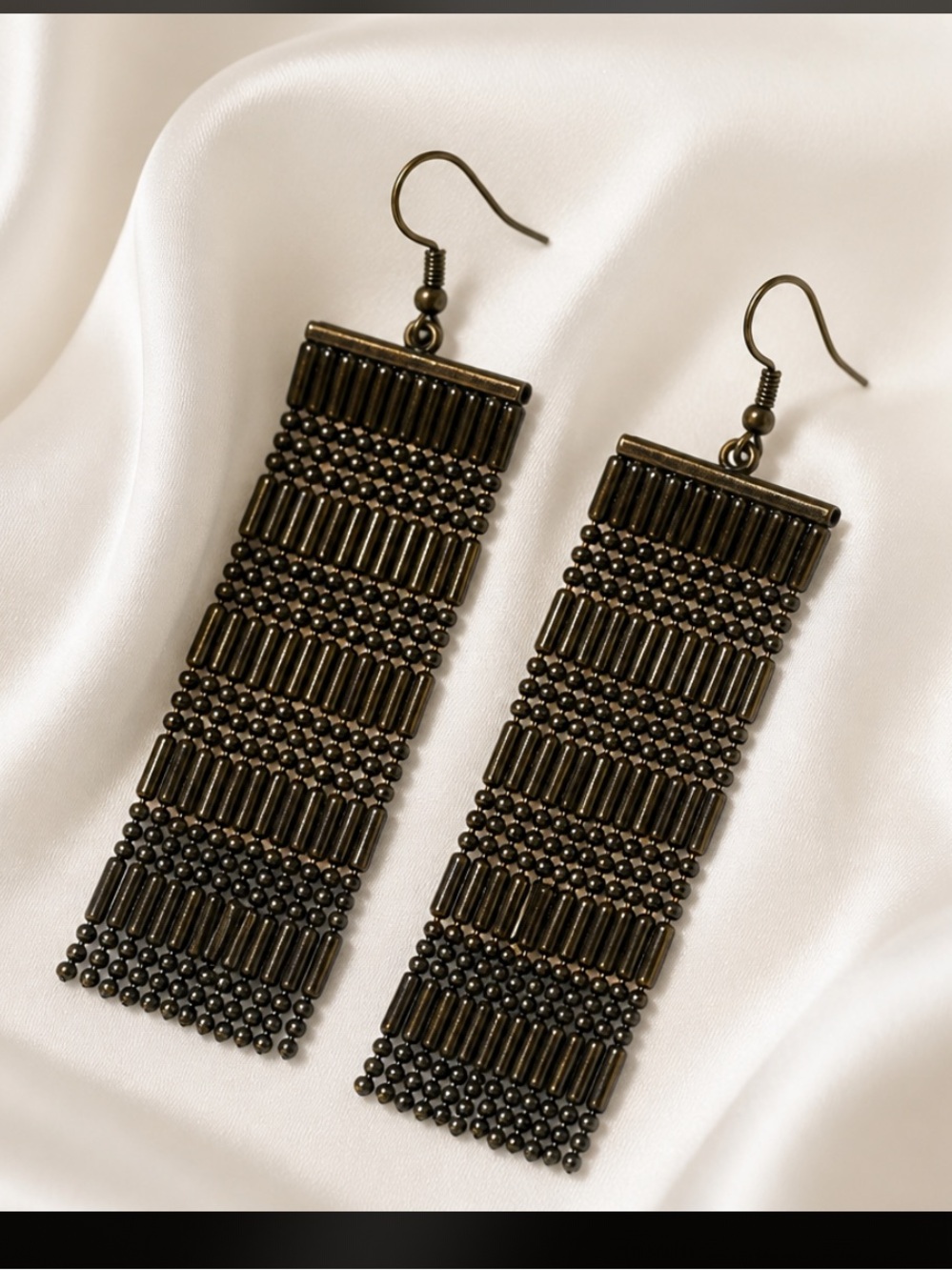 Plunder Ava Earrings in black